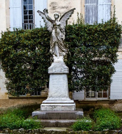  War memorial - Lourmarin 
