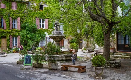 Town square - Saignon 