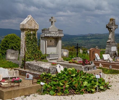 Mountaintop cemetery - Saignon 