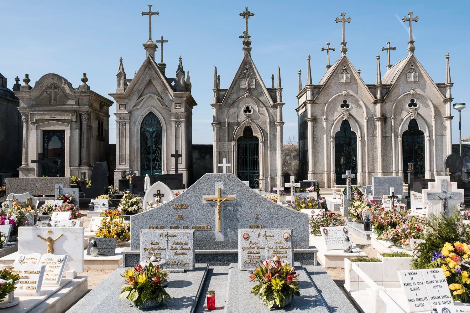  Seaside cemetery, all graves decorated for Easter 