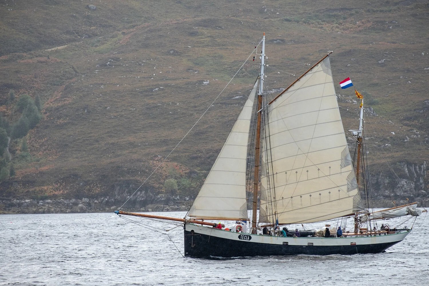  V’s shot of us clearing the harbour mouth in Ullapool 
