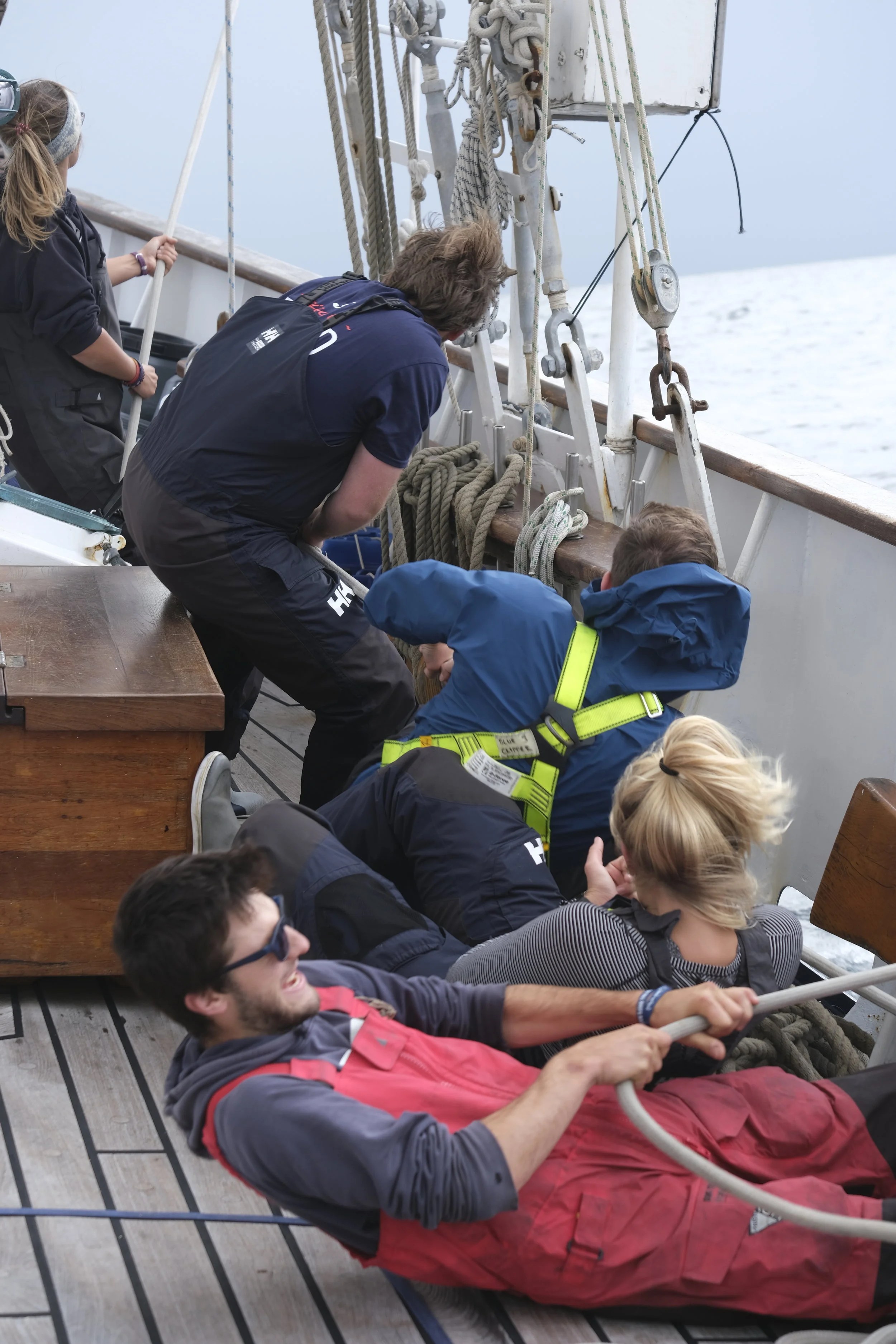  Hauling on the inner jib sheet 