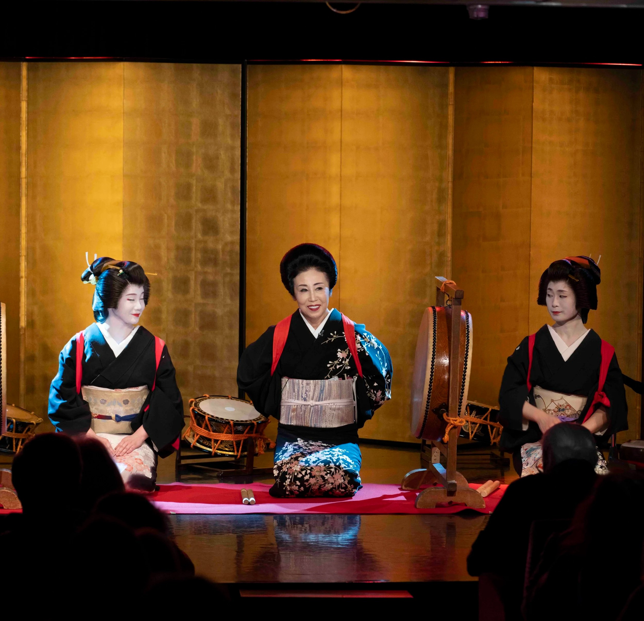  Geisha performance 