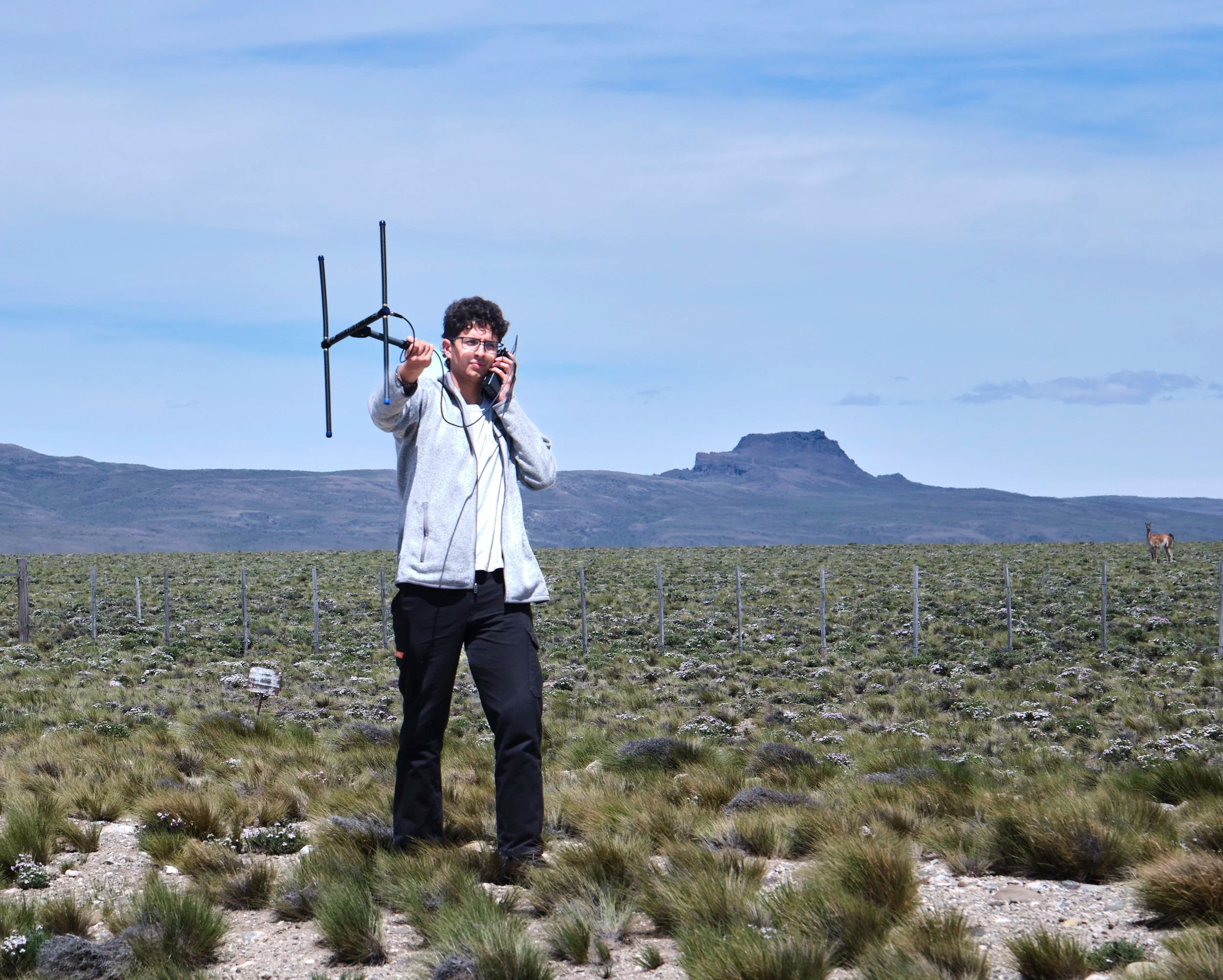  Jorge searching for puma with his VFH antenna 
