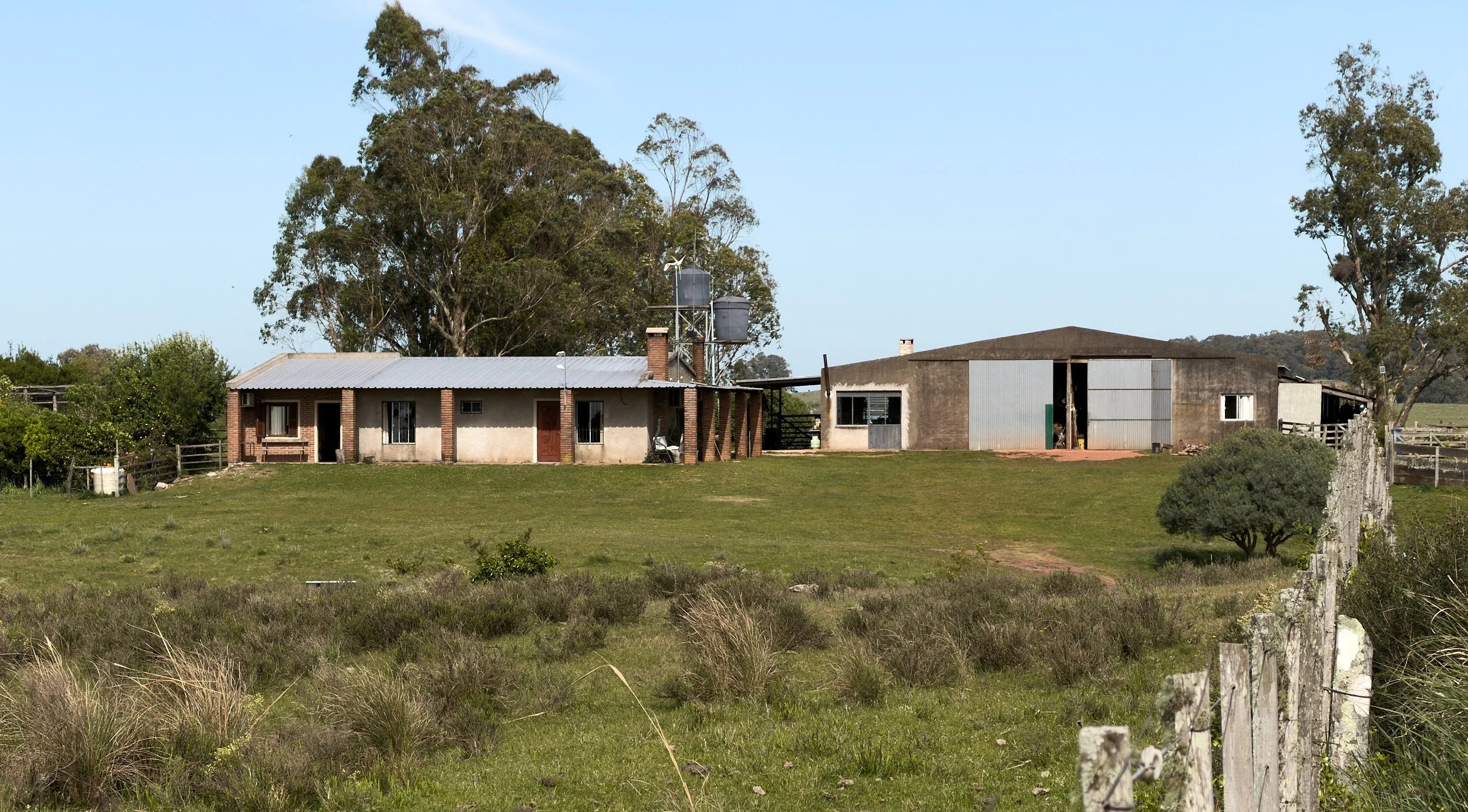  El Proyecto is a small family run cattle ranch located an hour north from Treinta y Tres in the rolling hills of eastern Uruguay. Our home for the first two nights on the road. 